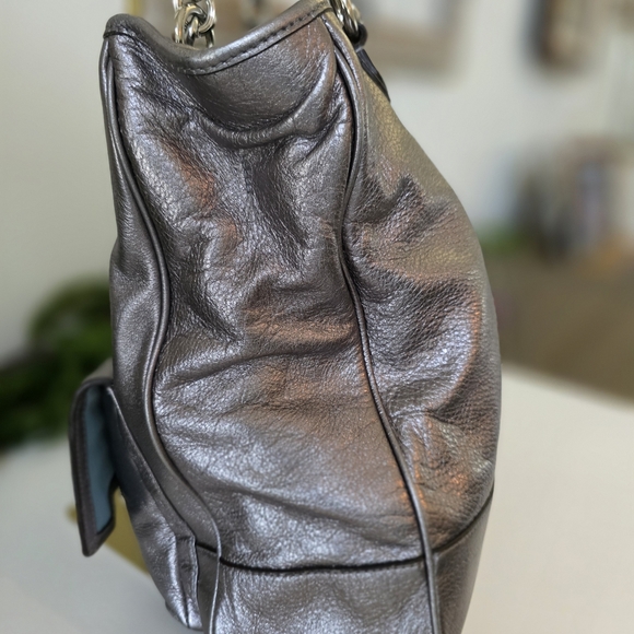 Coach Poppy Y2k Pushlock North South Tote- Metallic Silver  & Coach Linus Charm - Picture 6 of 16